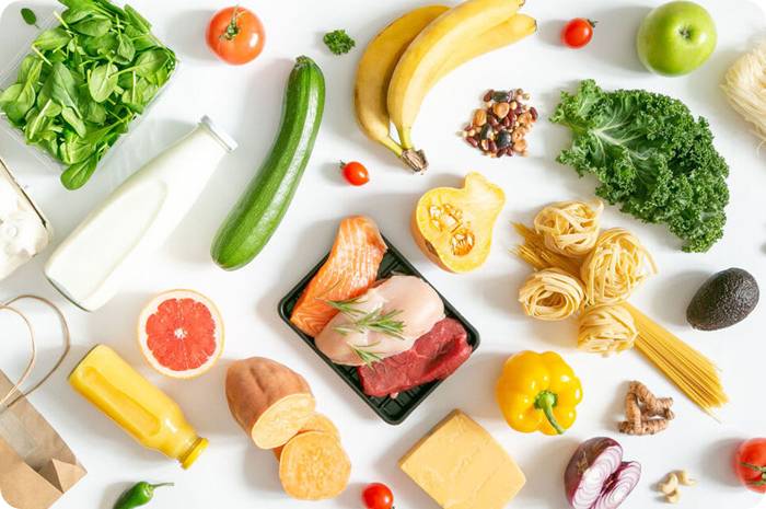 채소, 과일, 생선, 육류, 유제품 등 다양한 당뇨에 좋은 음식 건강 식재료 (Assorted healthy foods including vegetables, fruits, fish, meat, and dairy products)